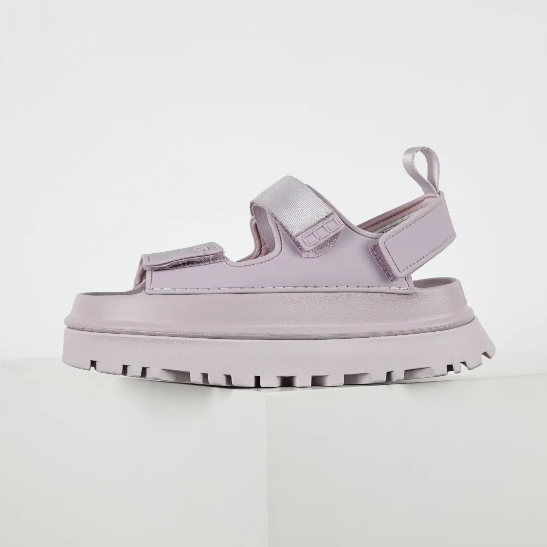 Copy price 💰560 Core recommendation Good price UGG Velcro slippers sandals summer versatile slippers soft sole non-slip beach thick sole casual elegant sandals The style of UGG sandals is really nice. It is suitable for all ages. The soles are made of super lightweight EVA foam. The classic material of U family can be said to be "light" to let you enjoy a different naked feeling. It is one of the most worth buying sandals in history. I guarantee you will not regret the series. Original OEM production Y products are available now. Size: 35 36 37 38 39 40